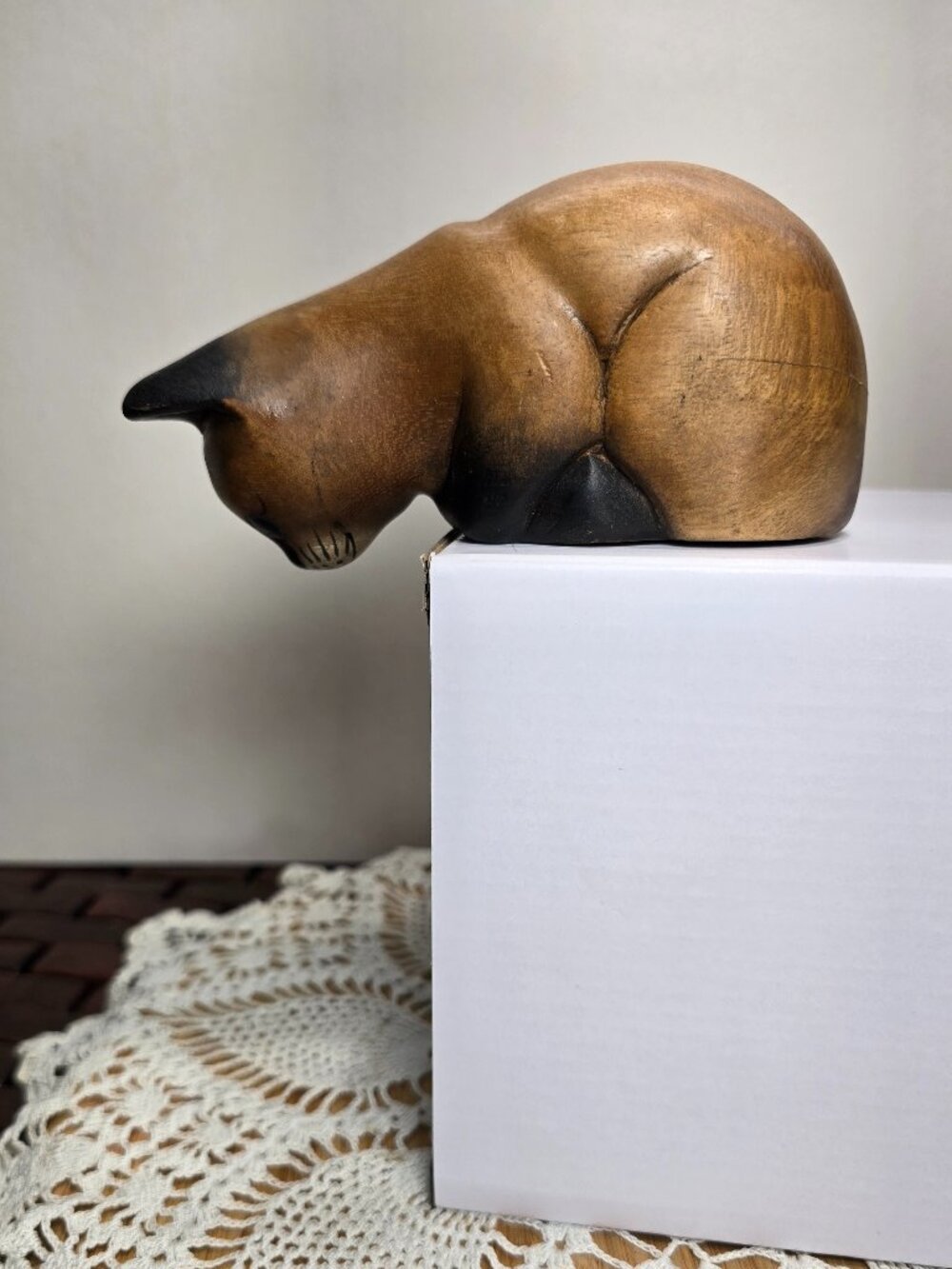 Hand Carved Hardwood Shelf Sitter Cat Peeking Over Edge Beautiful Signed